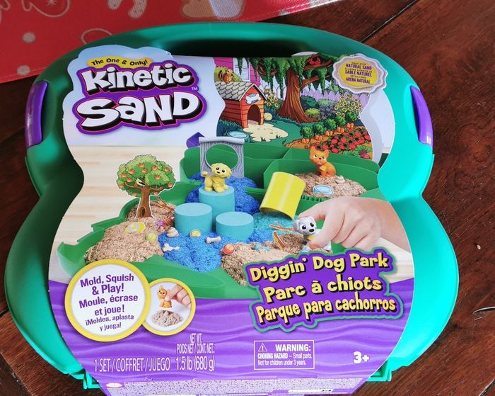 Kinetic Sand Diggin’ Dog Park – комплект с 680 g кинетичен пясък