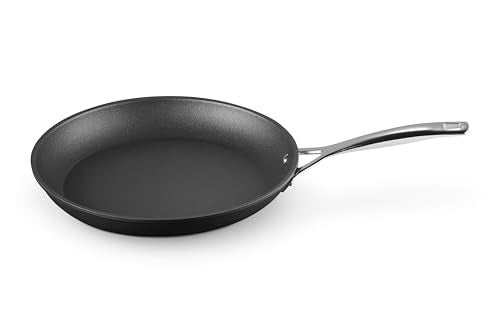 Очаквай скоро • LE CREUSET 30 см – тиган от кован алуминий с незалепващо покритие